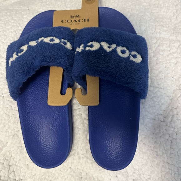 Brand New Coach Slides - Picture 3 of 3